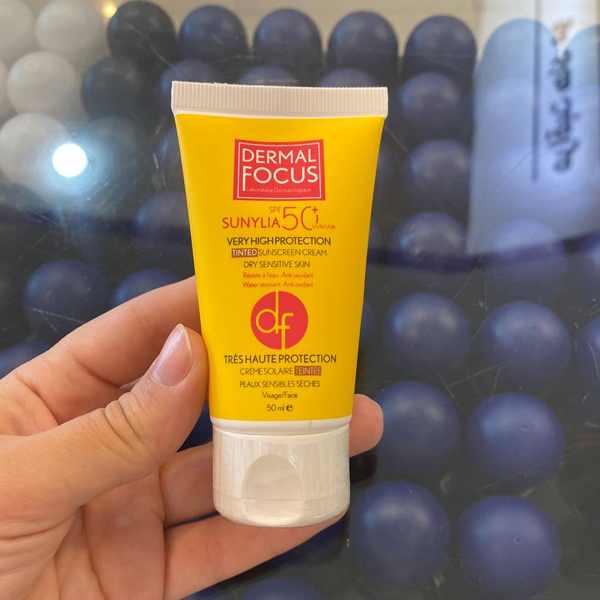 کرم ضدآفتاب سانیلیا رنگی درمال فوکوس SPF50