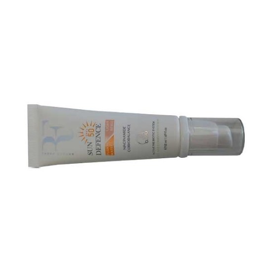 کرم ضد آفتاب بژ روشن SPF50 رویال فم مناسب پوست چرب و مختلط حجم 50 میلی لیتر